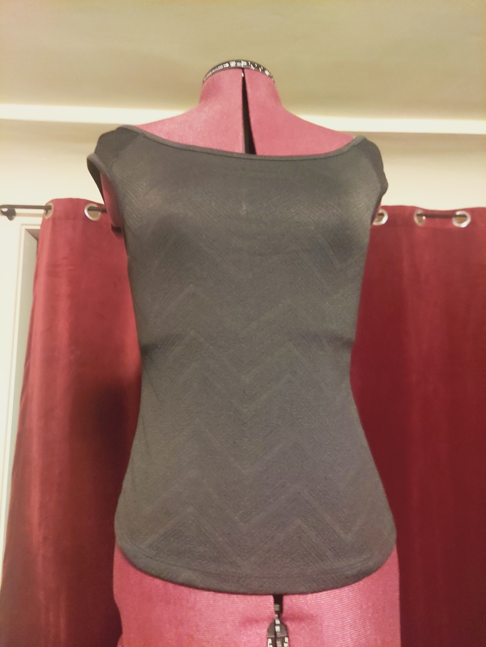 Forever 21 Black Scoop Neck Top With Chevron Pattern - Sz. M